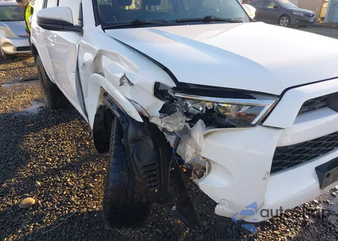 2019 Toyota 4Runner Sr5 z USA, uszkodzony, nr VIN JTEBU5JR4K5673415